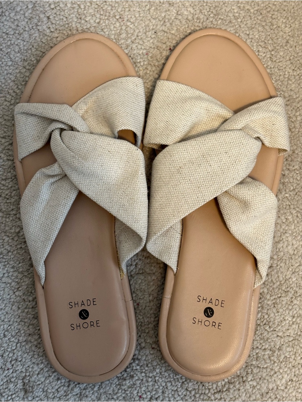 Shade & Shore Women's Beige Knotted Slide Sandals